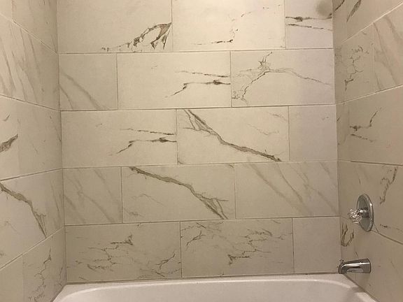Upstairs Tub/Shower
