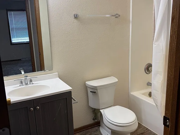 825 Wheelock Avenue 833 837 839 843 #8-827-831 — Photo 2