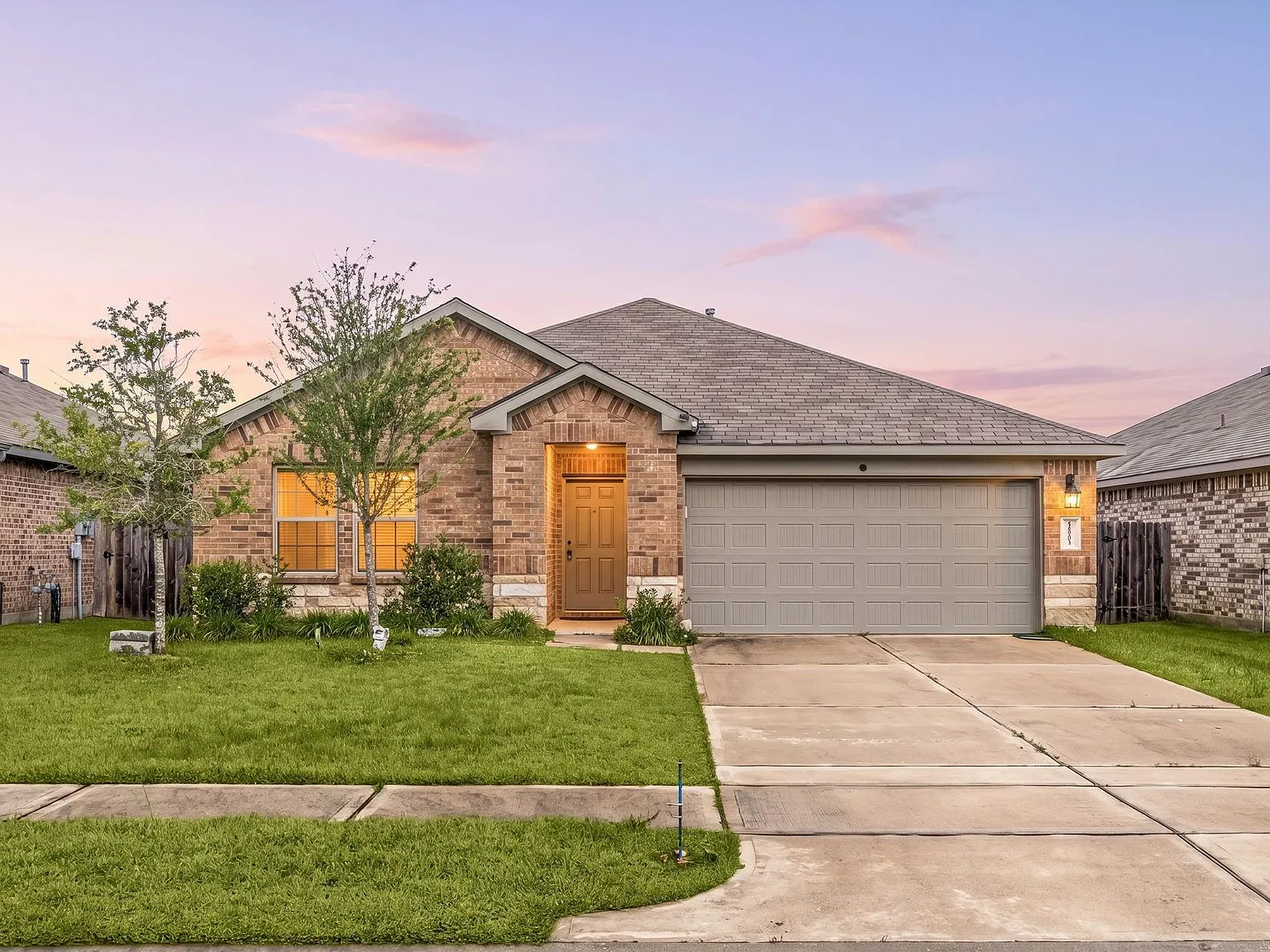 4 bed, 2.0 bath, 1874 sqft, $2,320 — Photo 1