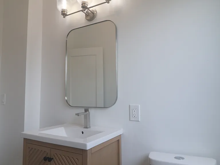 11610 Oxnard St #1 — Photo 10