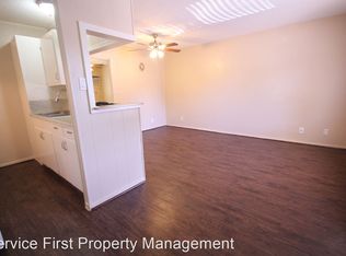 146 S Main St APT 53, Clute, TX 77531