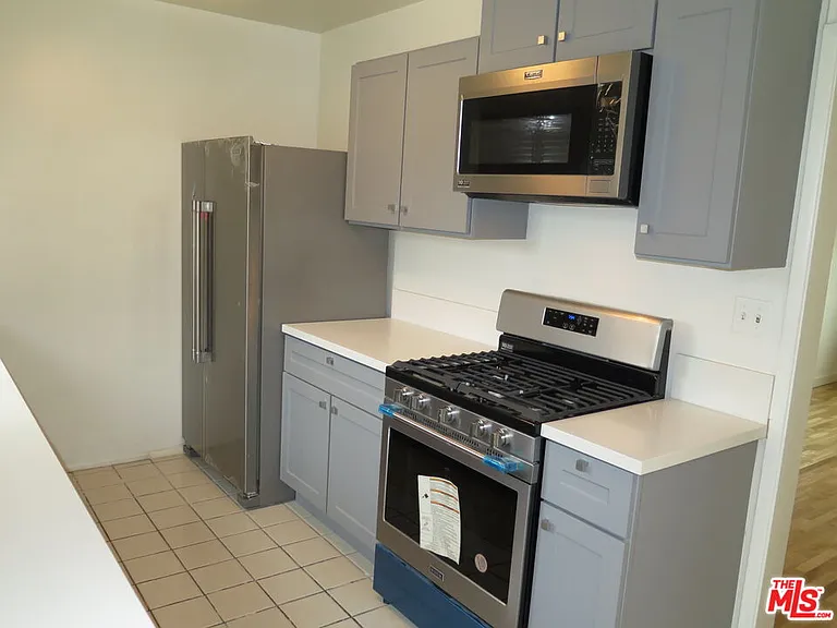 2221 Ocean Park Blvd #5 — Photo 9