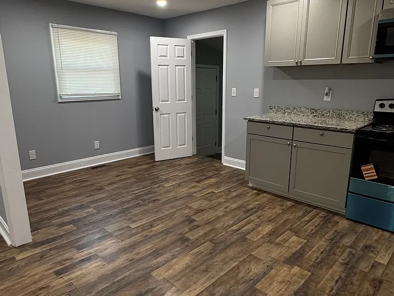 4727 Ridgeley Dr — Photo 3
