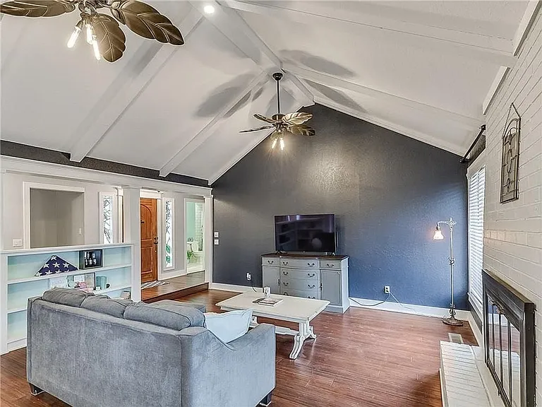 2104 Whiteoak Cir — Photo 23