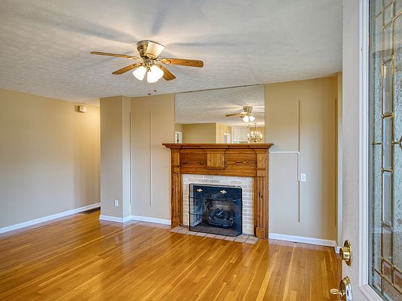 4th image of 804 2nd Ave NE