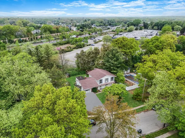 25 Adrienne Lane, Hauppauge, NY 11788