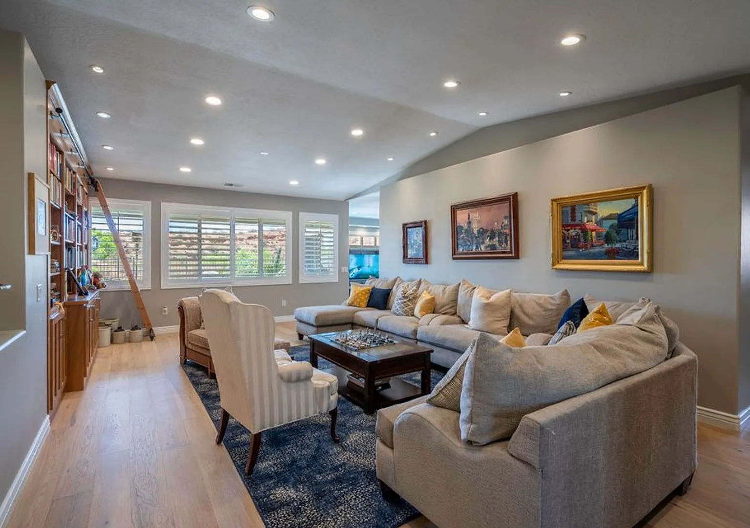 Beautiful 5 Bedroom Home- One Level and Private Pool- Move in Special! — Photo 2