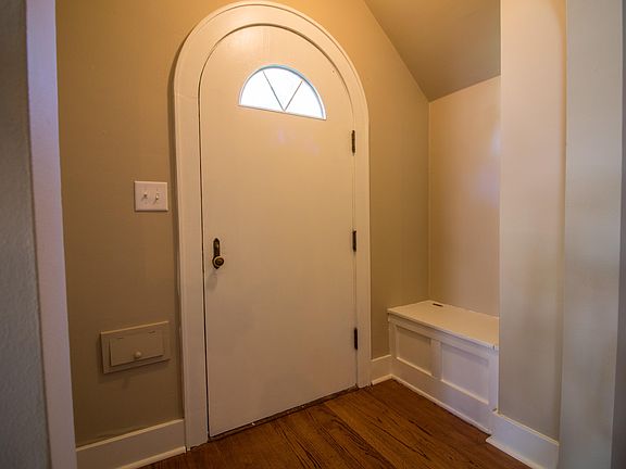 2nd image of 8 N Myrtle St