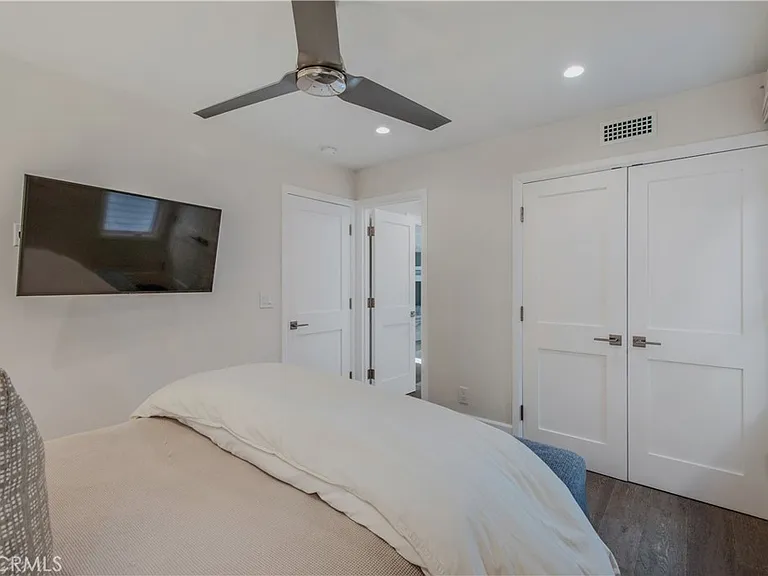 317 E Bay Front — Photo 33
