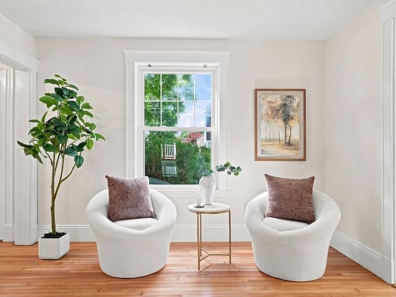 5th image of 286 Porter St
