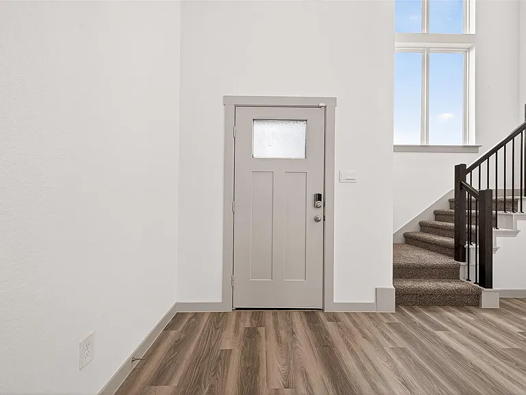 1107 Lakes Edge Ln — Photo 5