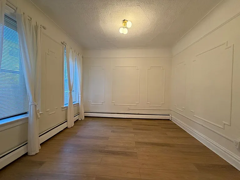 247 Montgomery St #6 — Photo 10