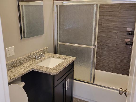 4th image of 2425 W Bryn Mawr Ave