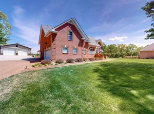 337 Spring Valley Dr, Cottontown, TN 37048