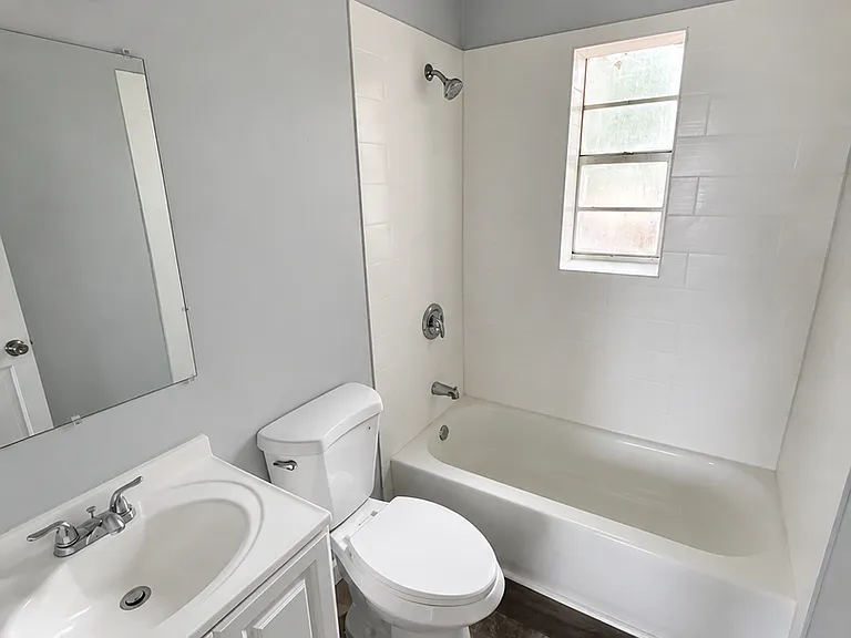 1016 E Lake Silver Dr NE — Photo 6