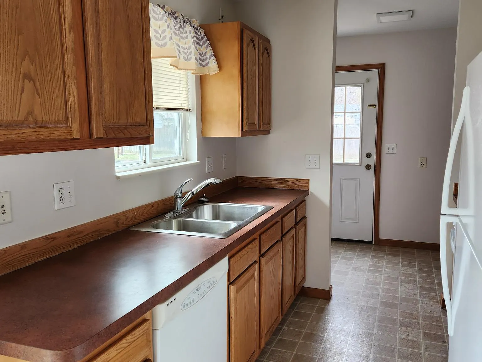 3 bed, 1019 sqft, $1,450 — Photo 3