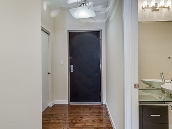 5th image of 9 N Euclid Ave #601