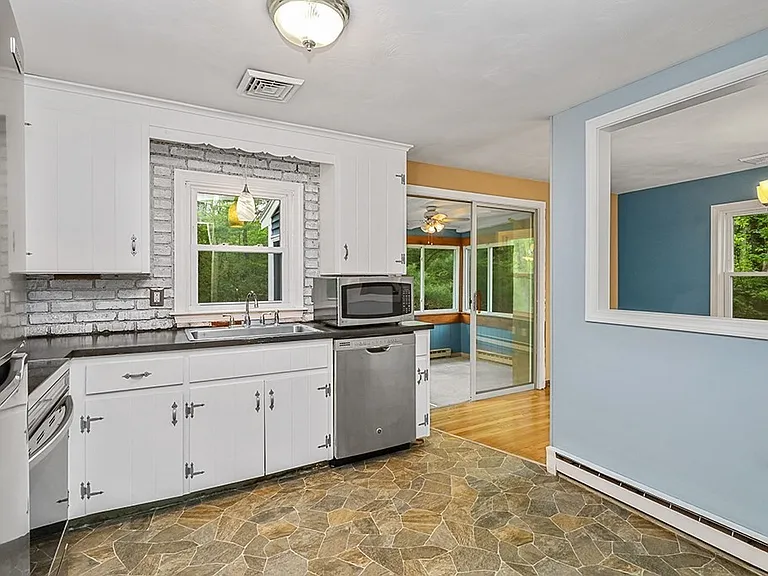 72 Westfield Dr — Photo 6