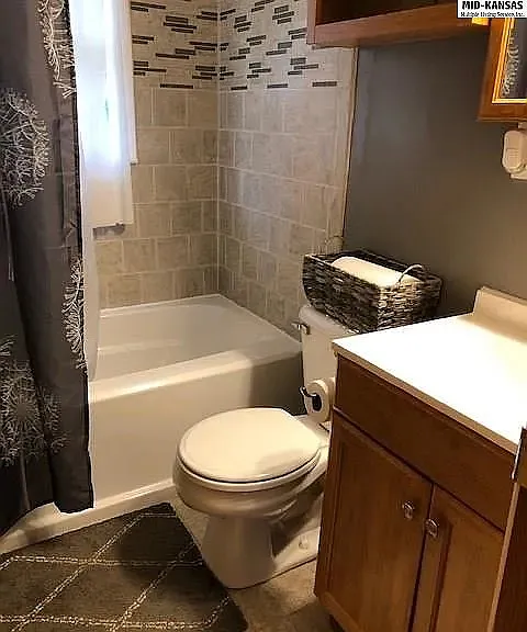 111 Robert St — Photo 12