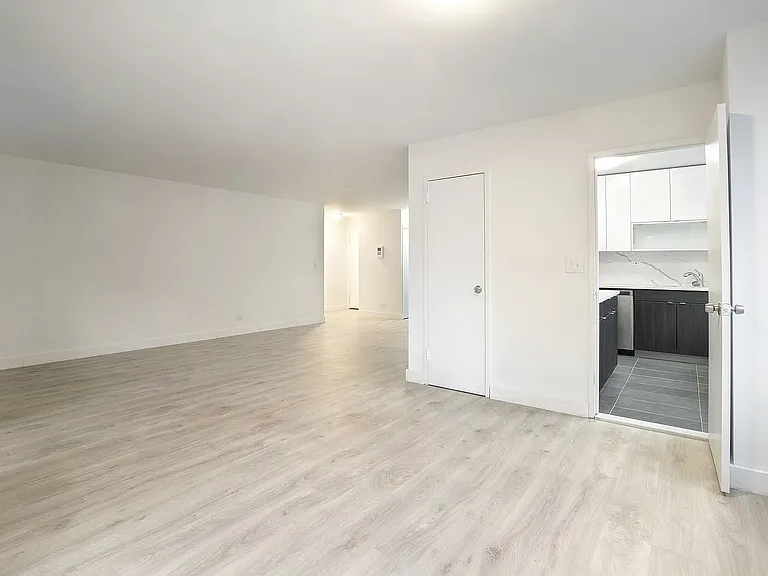 200 E 33rd St #11E — Photo 2