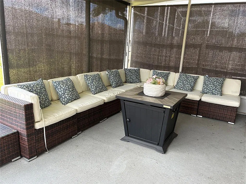 3 bed, 2.0 bath, 1493 sqft, $2,000 — Photo 3