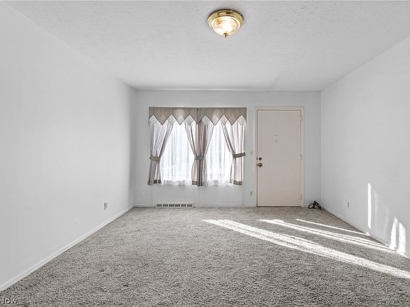 5th image of 255 Taylor Rd