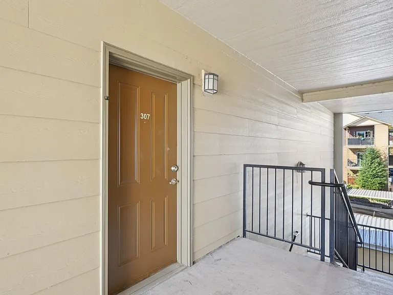 Aspen Grove Apartments — Photo 19