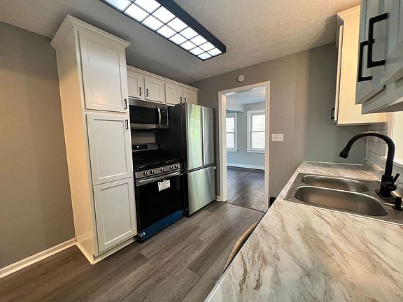 2nd image of 935 Davies Ave