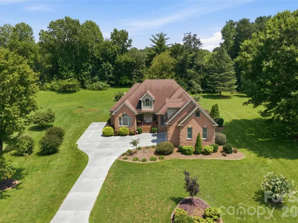 260 Baymount Dr, Statesville, NC 28625