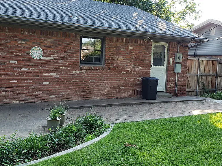 3903 Lynette Dr — Photo 16