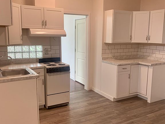 3rd image of 519 1st Ave SW #6