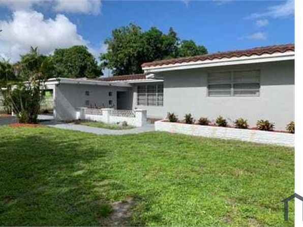 700 SW 38th Ter