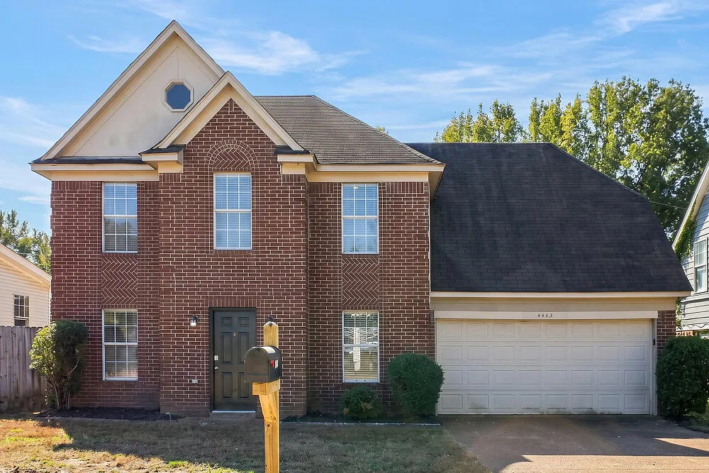 3 bed, 2.5 bath, 2020 sqft, $1,715 — Photo 1