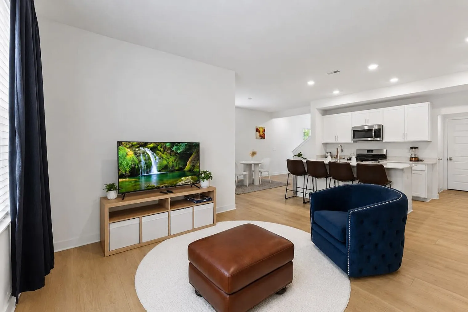 3 bed, 2.0 bath, 1829 sqft, $3,521 — Photo 1