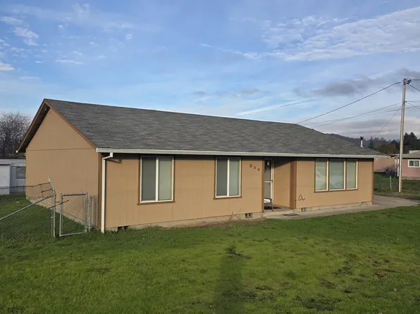 600 SE Carrol St, Winston, OR 97496