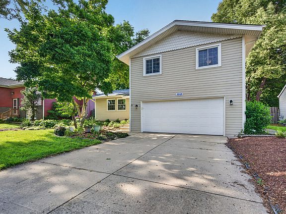 2nd image of 2909 Arden Pl