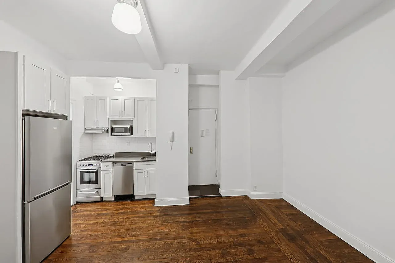 19 West 69th Street — Photo 4