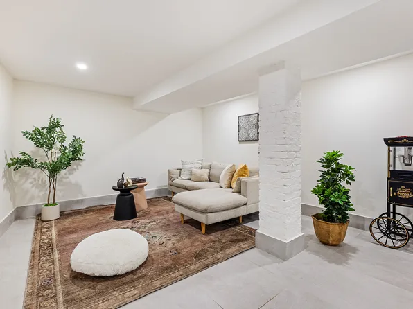 370 Hancock Street image 14 of 16