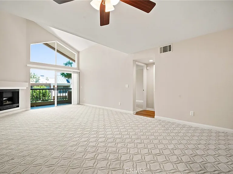 5540 Owensmouth Ave #306 — Photo 7