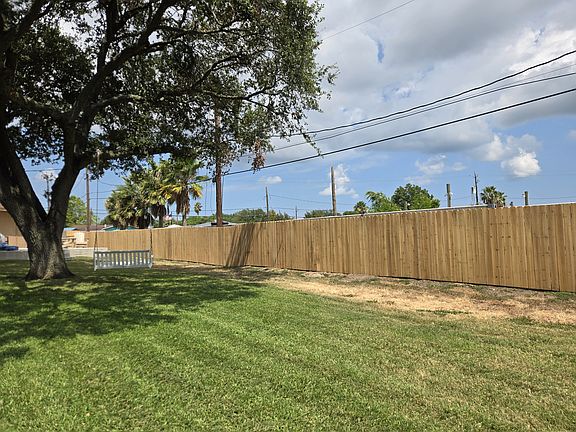 5th image of 1127 Bayou Cir