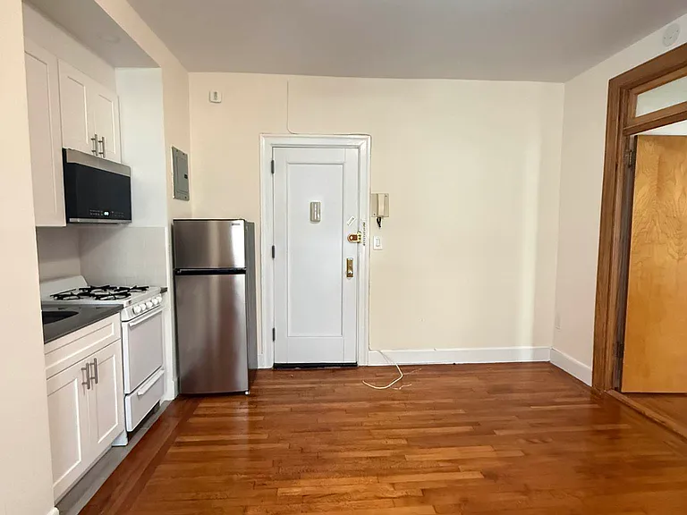 22 W 77th St #54 — Photo 3