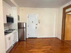 22 W 77th St, New York, NY