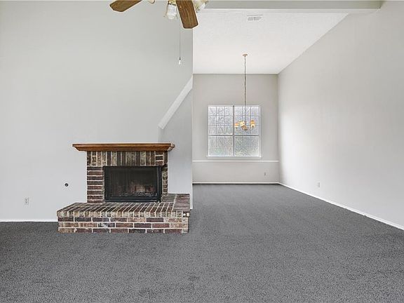 4th image of 1021 Twin Creek Dr
