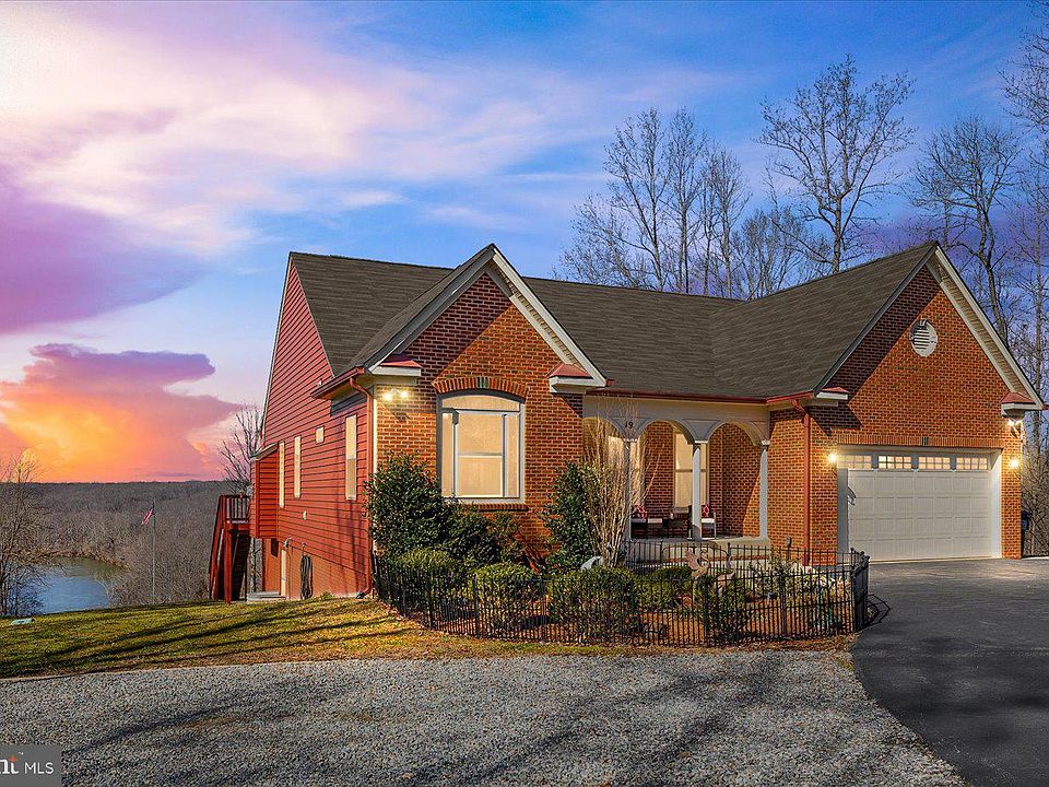 1st image of 19 Old Banks Dr