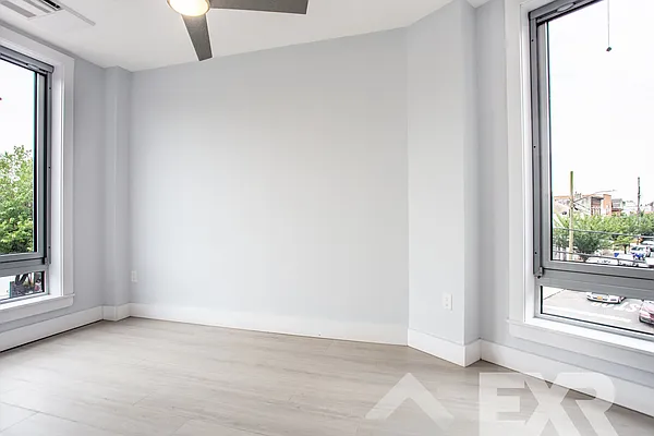 Rented by EXR | media 10