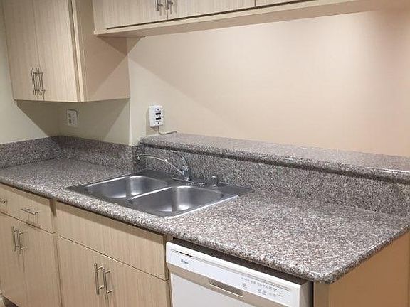 3rd image of 605 Geneva St Unit 5