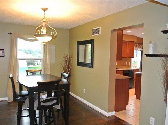 2nd image of 1343 Lismore Ct