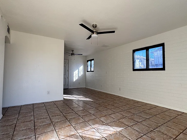 1809 S 7th Ave — Photo 5