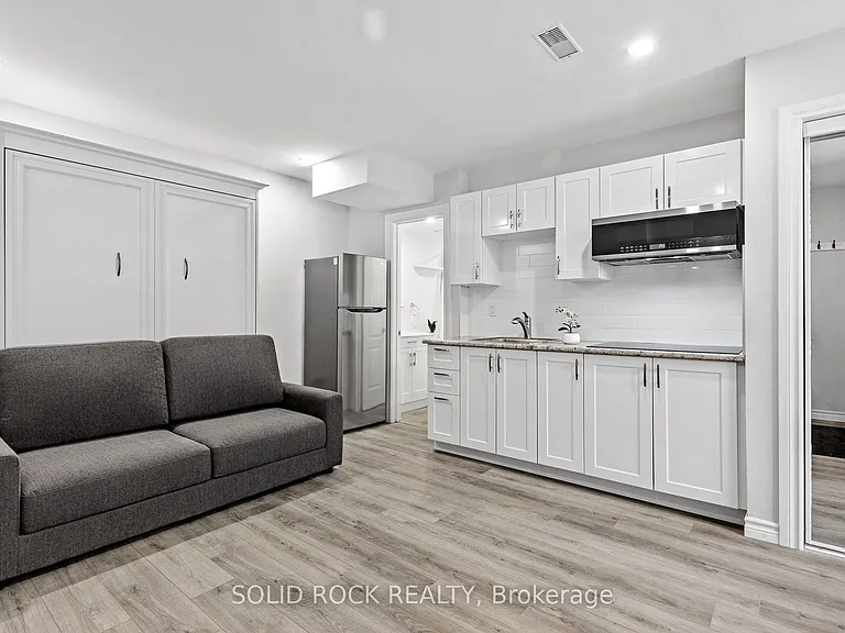 228 Lebreton St N — Photo 2