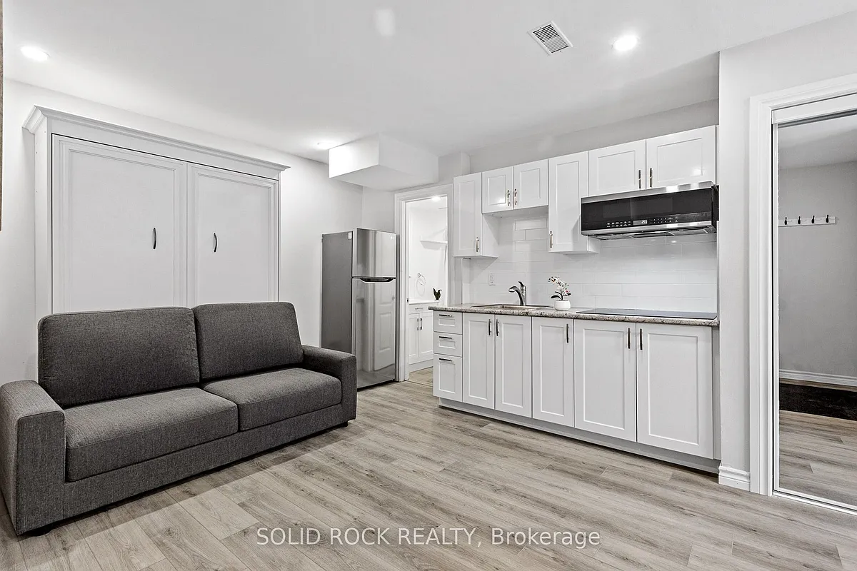 Building Photo - 228 Lebreton St N